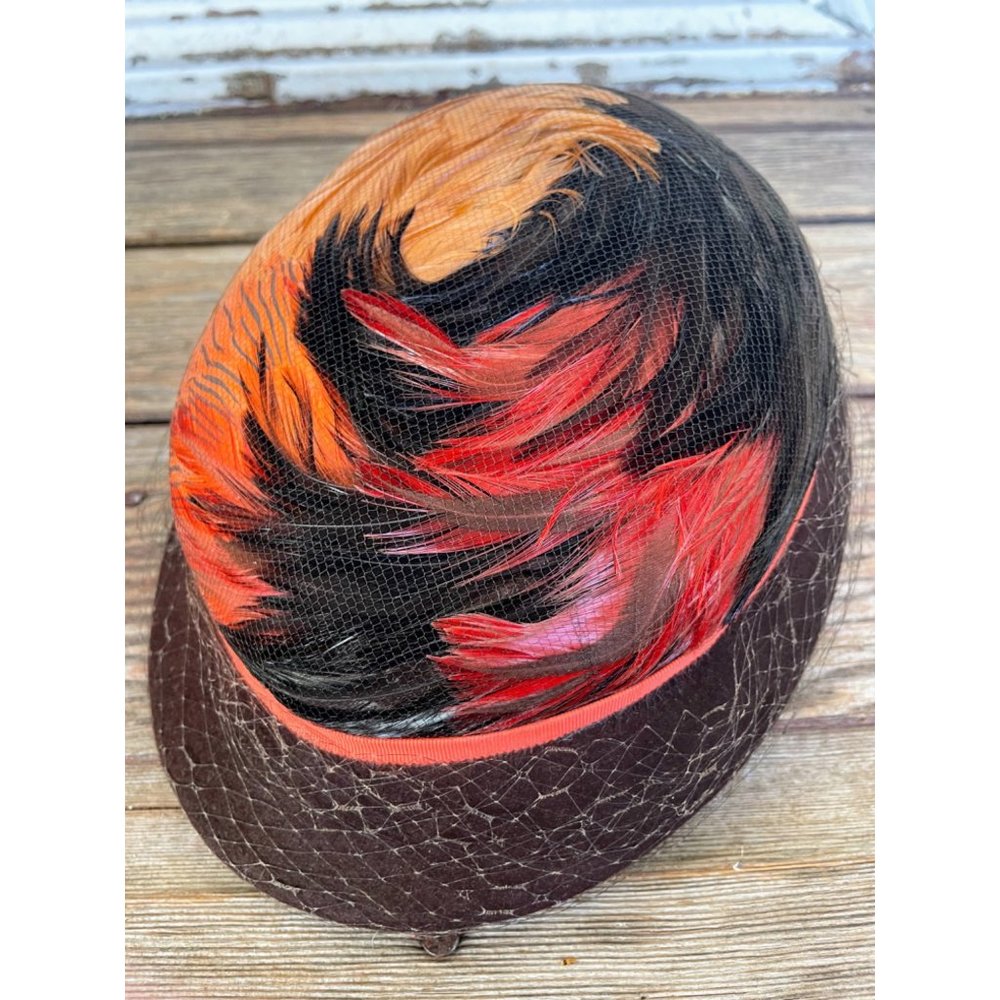 Vintage 1940s HAt Brown Wool Dyed Orange Peasant Feathers - Picture 3 of 12